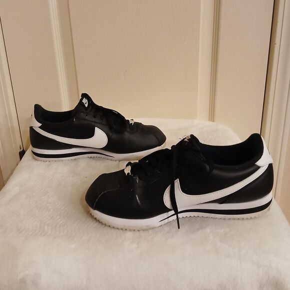 Nike Cortez 72' black and white leather shoes Size Men's 8.5 or Women's 10 - Picture 4 of 8